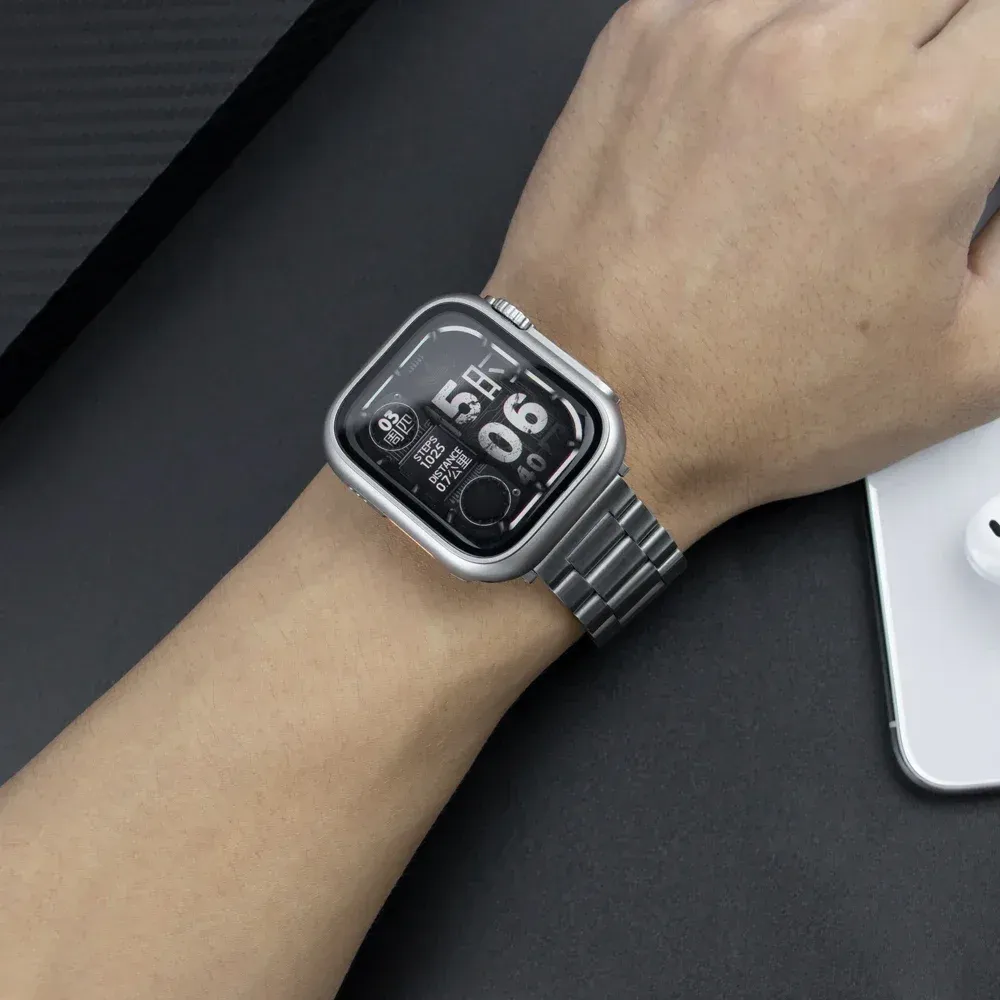 Boîtier et bracelet métal pour Apple Watch 40 à 46 mm
