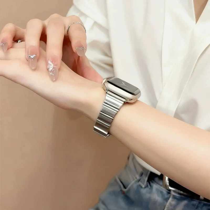 Bracelet acier fin pour Apple Watch 38 à 49 mm femmes