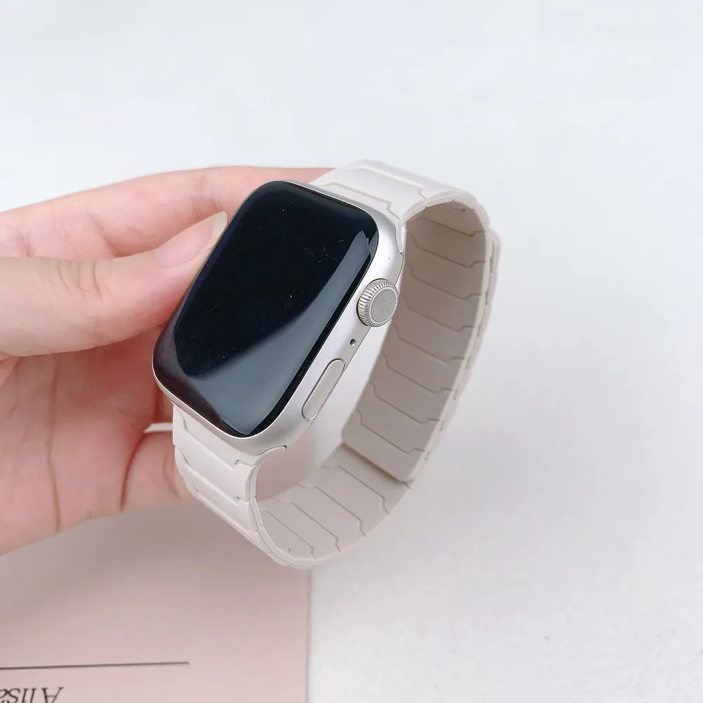 Bracelet magnétique silicone pour Apple Watch 38 à 49 mm