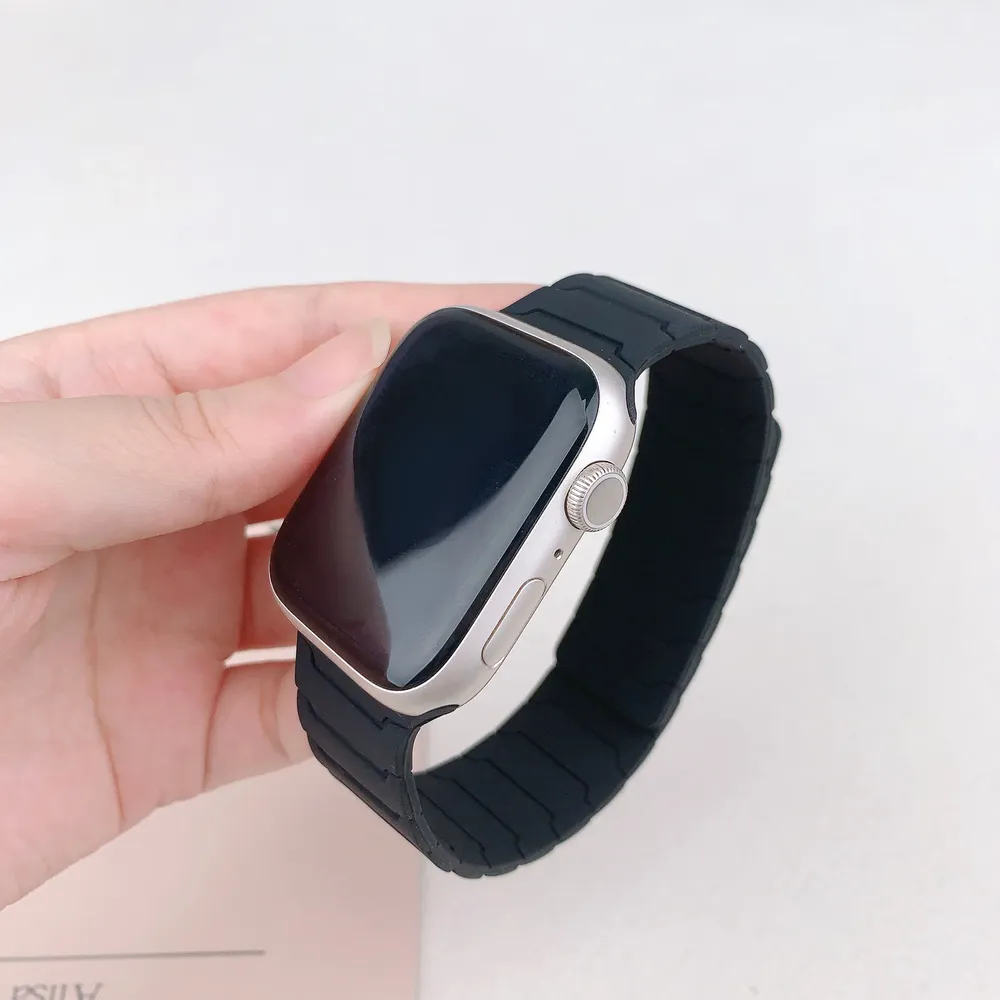 Bracelet magnétique silicone pour Apple Watch 38 à 49 mm