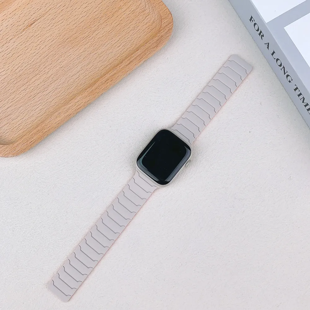 Bracelet magnétique silicone pour Apple Watch 38 à 49 mm