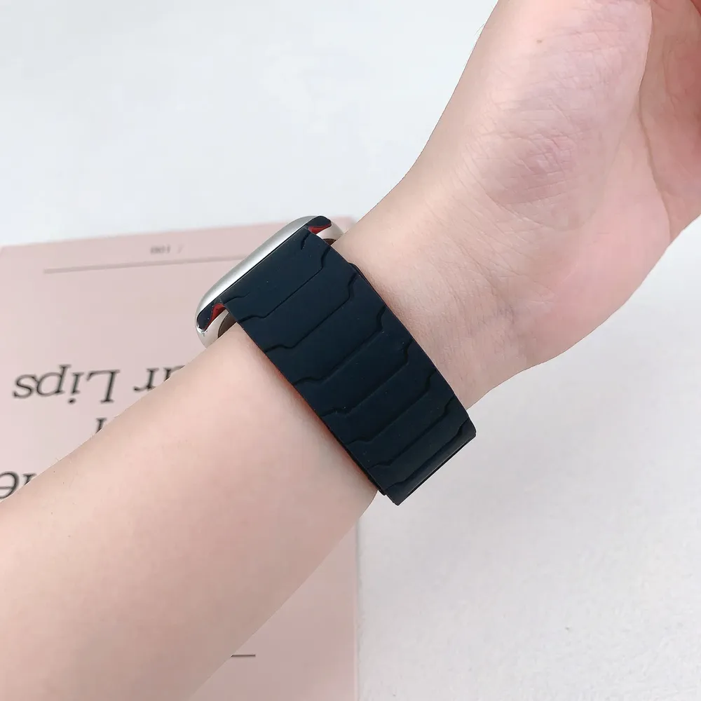 Bracelet magnétique silicone pour Apple Watch 38 à 49 mm