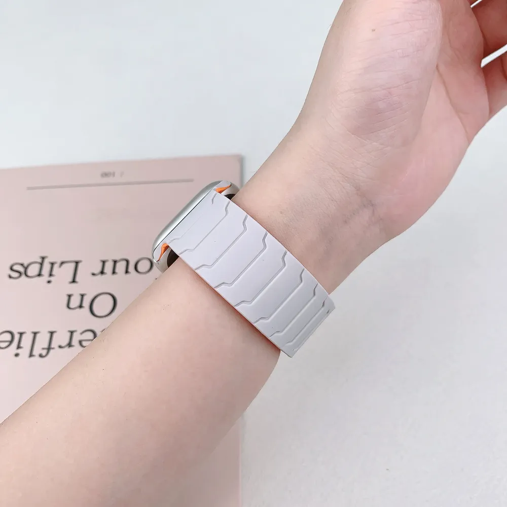 Bracelet magnétique silicone pour Apple Watch 38 à 49 mm