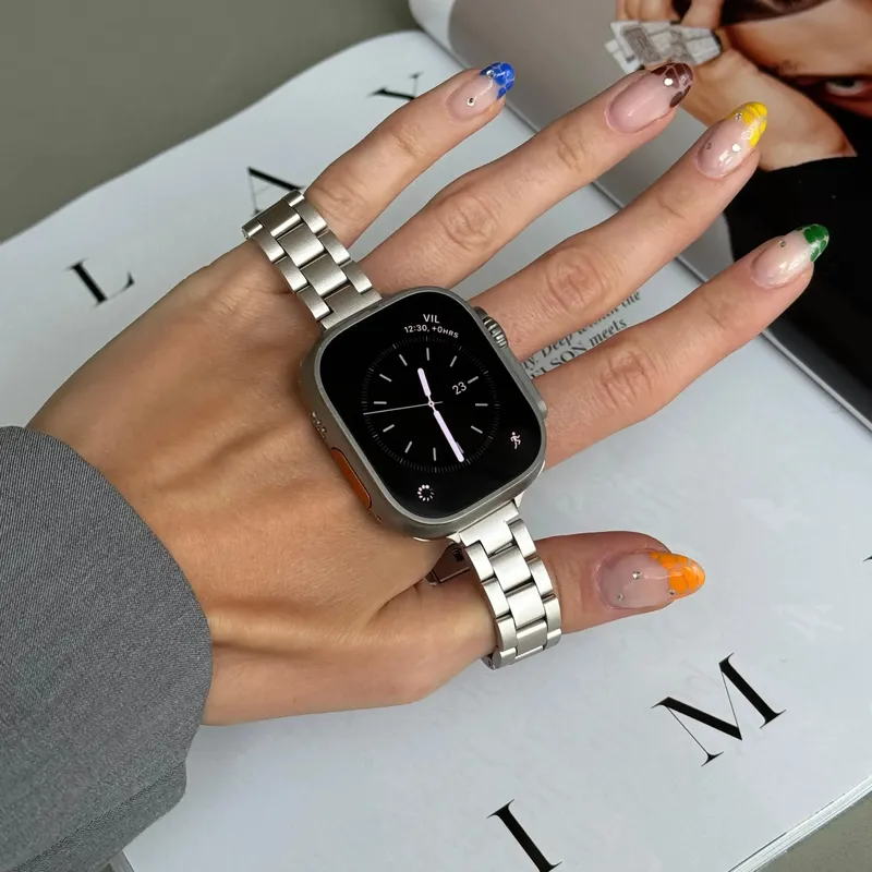 Bracelet métal mince pour Apple Watch 38 à 49 mm