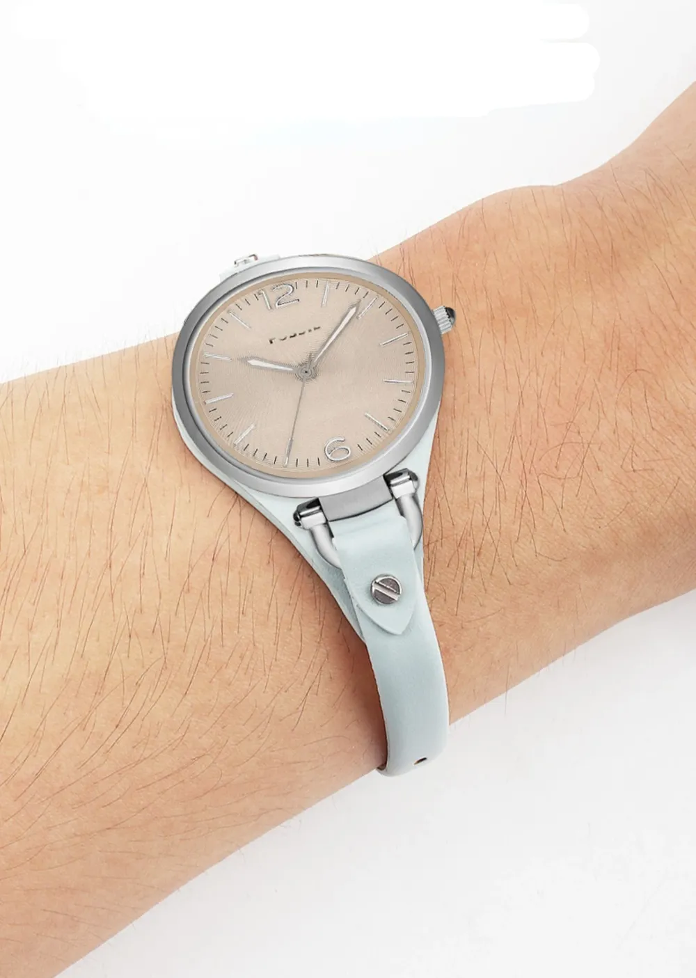 Bracelet montre cuir femme Fossil 8 mm étanche respirant