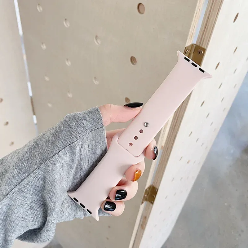 Bracelet silicone pour Apple Watch 38 à 49 mm