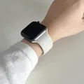 Bracelet silicone pour Apple Watch 38 à 49 mm série 11 SE – Couleur du bracelet 10 pierres blanches