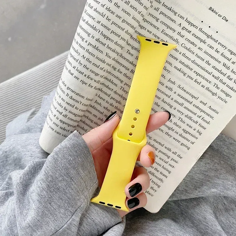 Bracelet silicone pour Apple Watch 38 à 49 mm série 11 SE