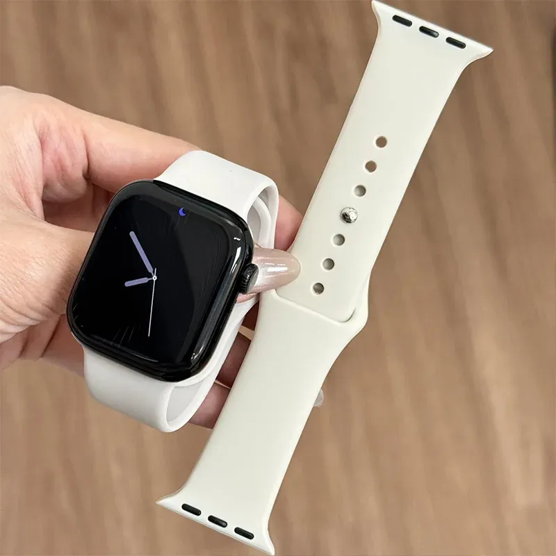 Bracelet silicone pour Apple Watch 38 à 49 mm série 11 SE