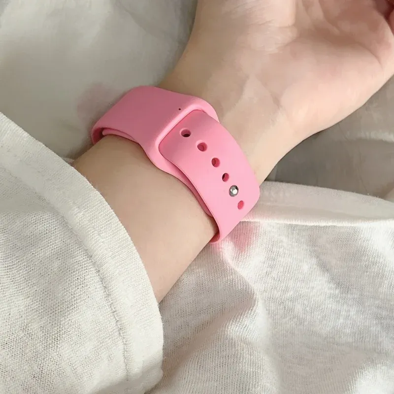 Bracelet silicone pour Apple Watch 38 à 49 mm série 11 SE