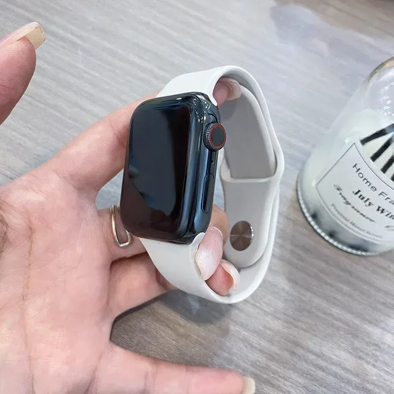 Bracelet silicone pour Apple Watch 38 à 49 mm série 11 SE