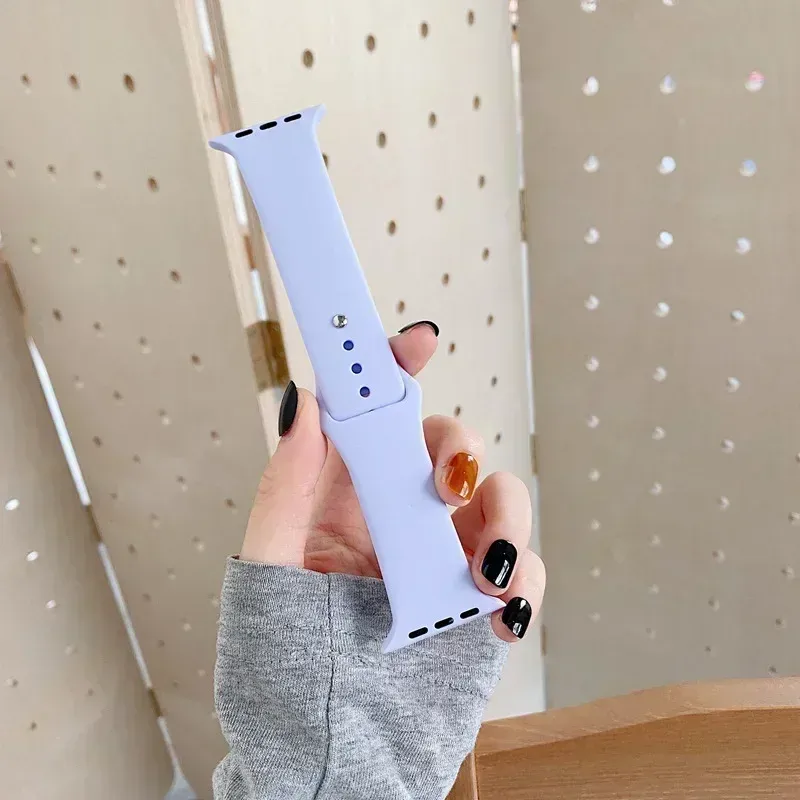 Bracelet silicone pour Apple Watch 38 à 49 mm série 11 SE