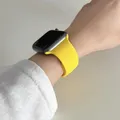 Bracelet silicone pour Apple Watch 38 à 49 mm série 11 SE – Couleur du bracelet jaune canari 52